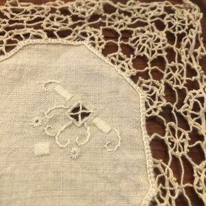 Vintage Cream Tatting Placemats Set
